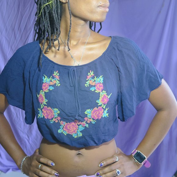 Truth NYC vine floral cropped topped in navy blue size small - Picture 3 of 6